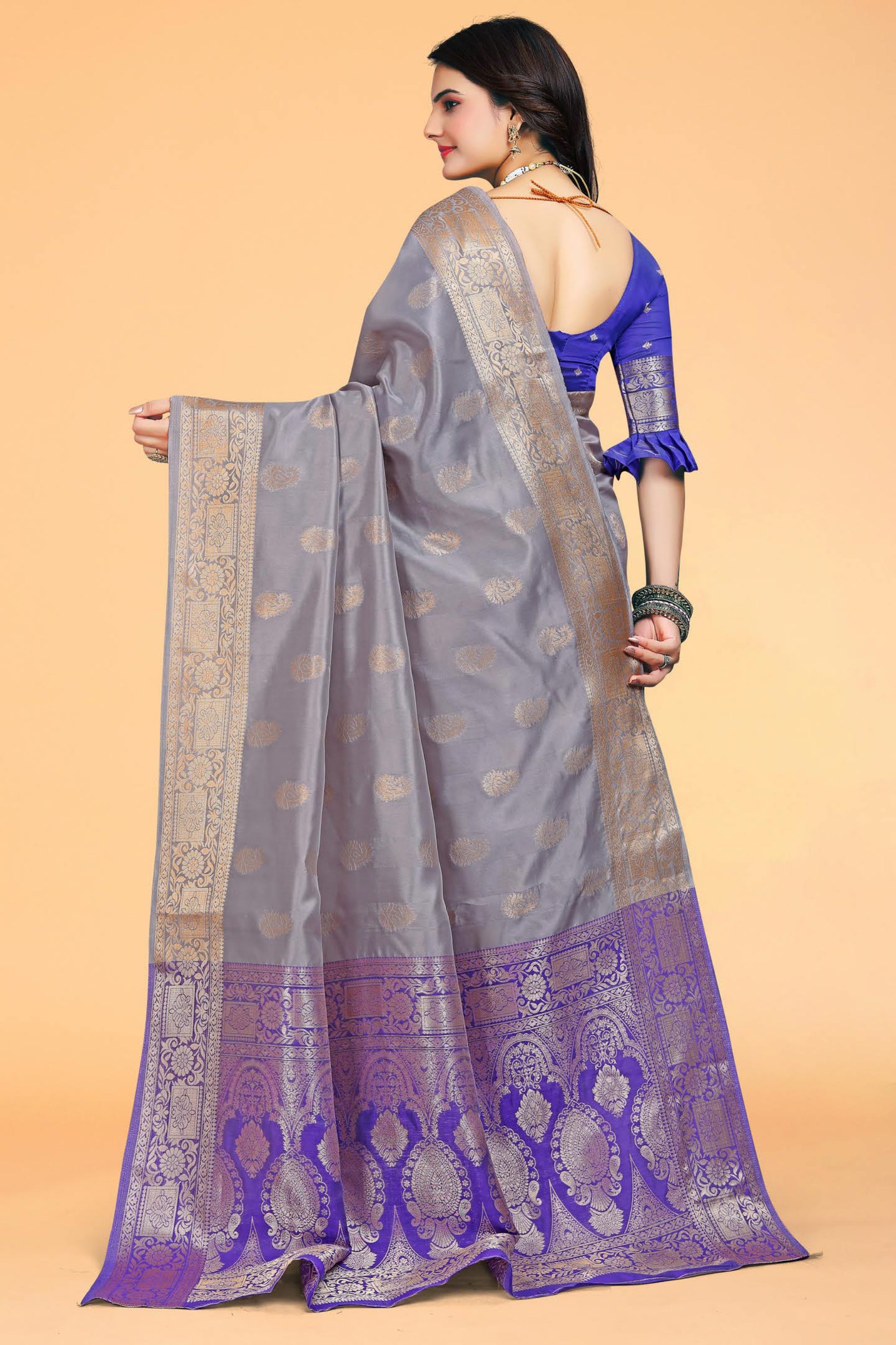 Grey Kanjivaram Silk Saree With Blouse Piece