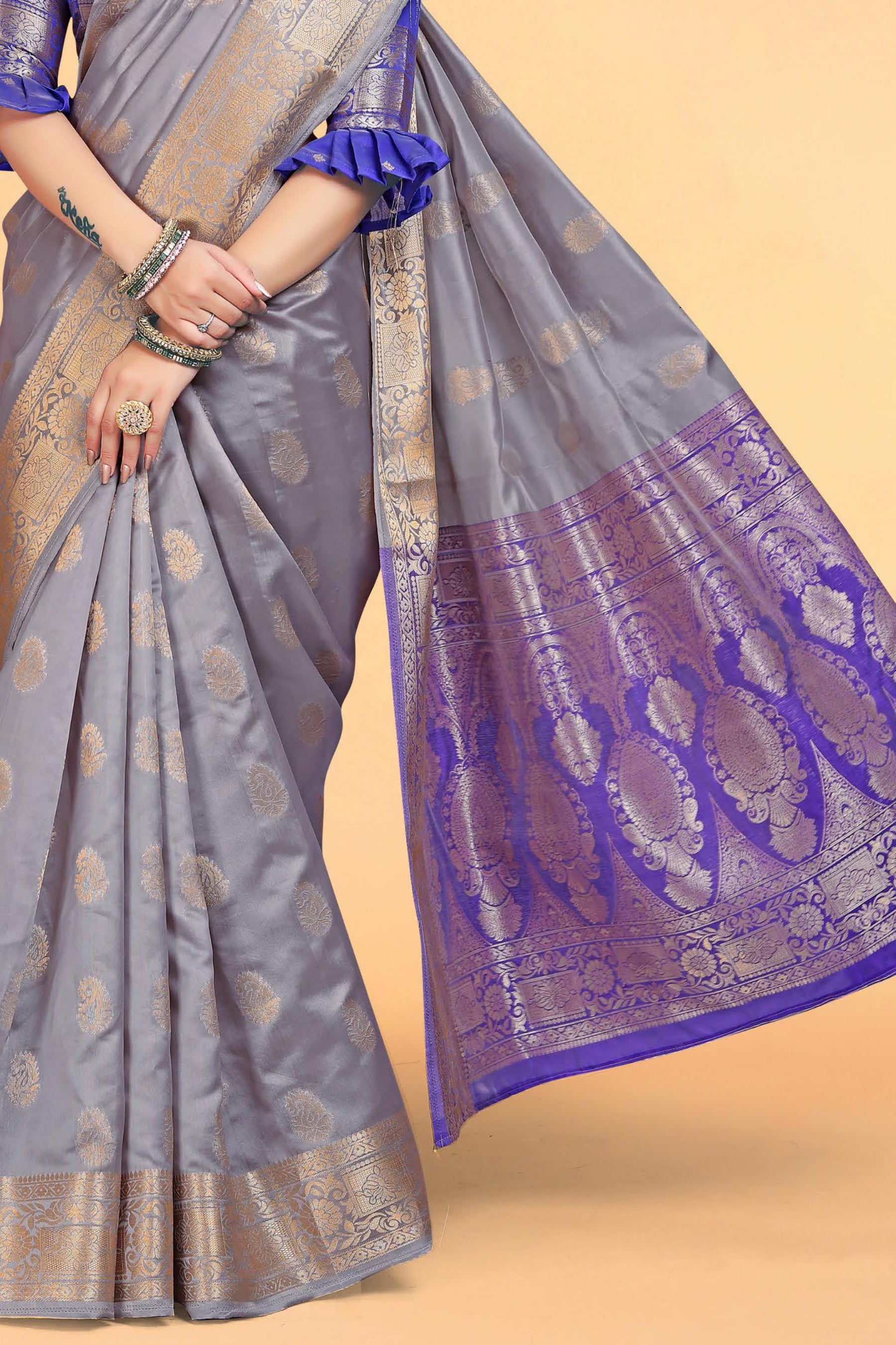 Grey Kanjivaram Silk Saree With Blouse Piece