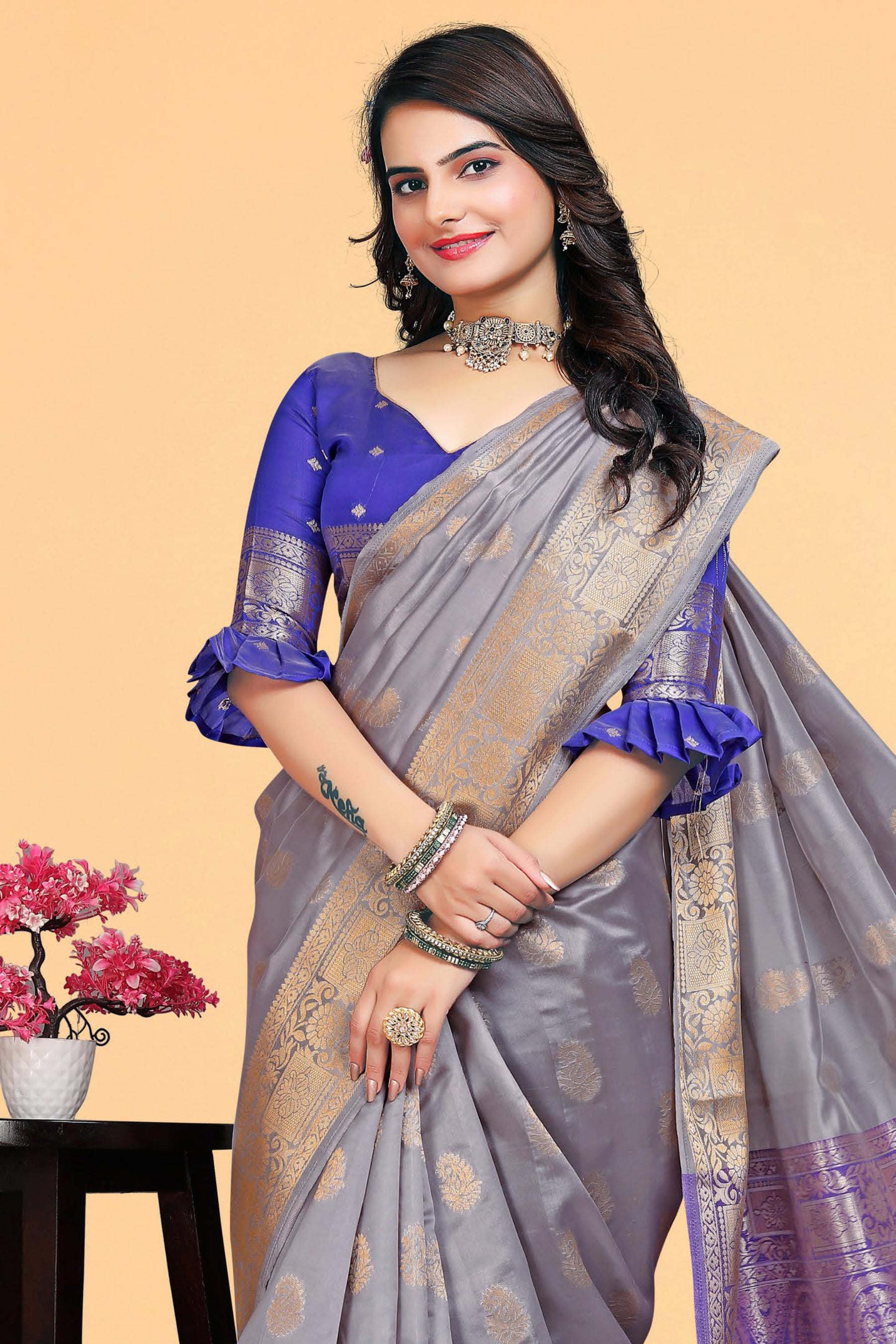 Grey Kanjivaram Silk Saree With Blouse Piece