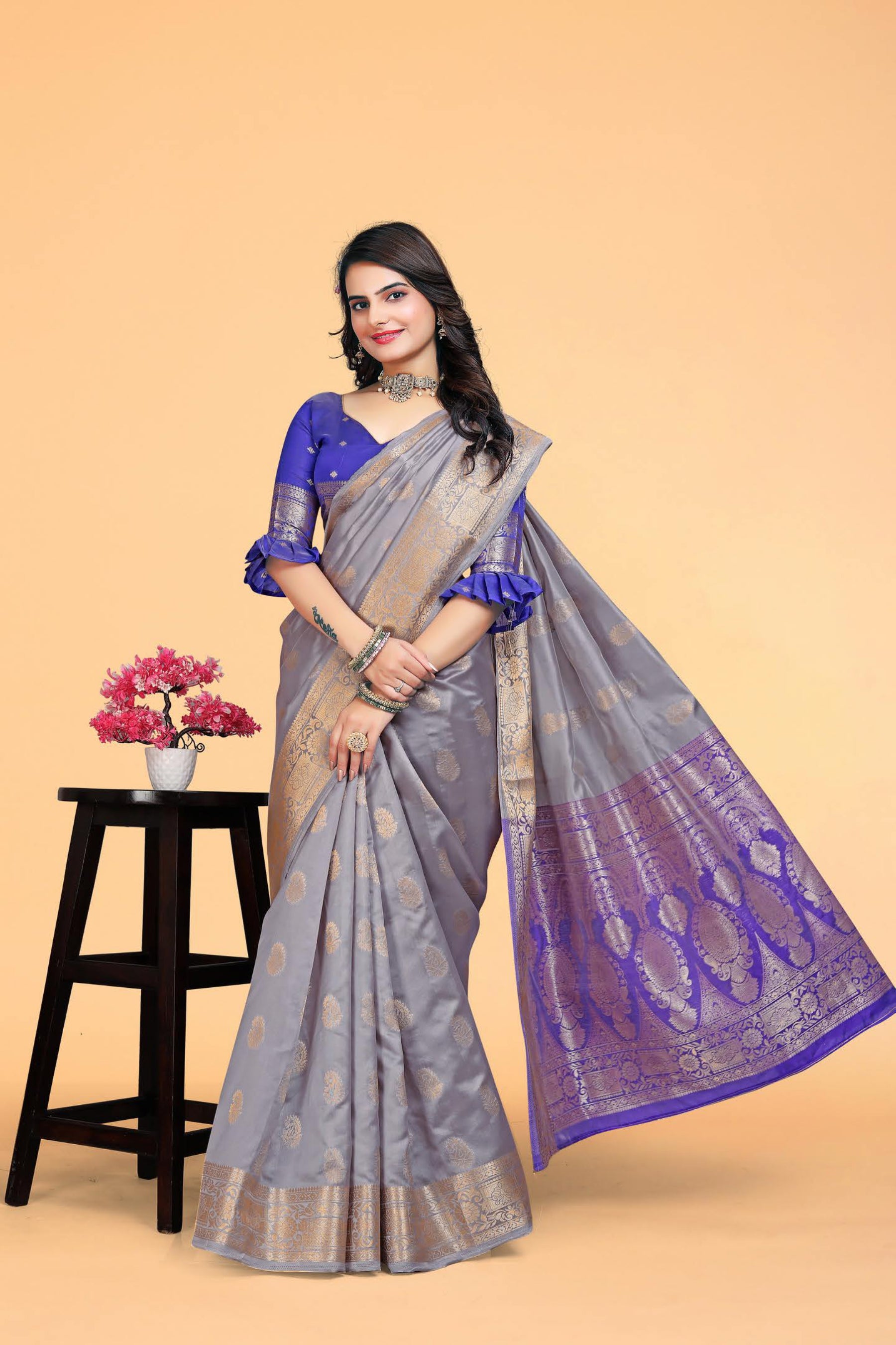 Grey Kanjivaram Silk Saree With Blouse Piece