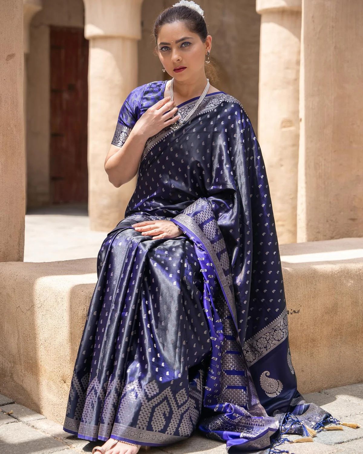 Banarasi Woven Saree with Contrast Border