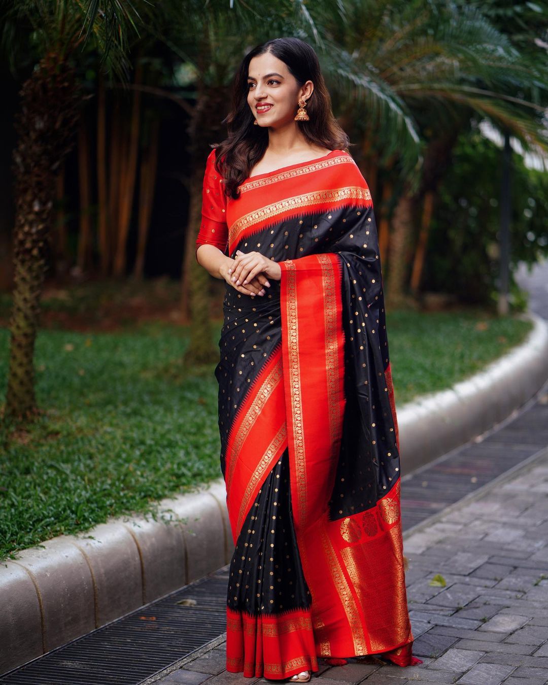 Bucolic Black Soft Silk Saree With Woebegone Blouse Piece