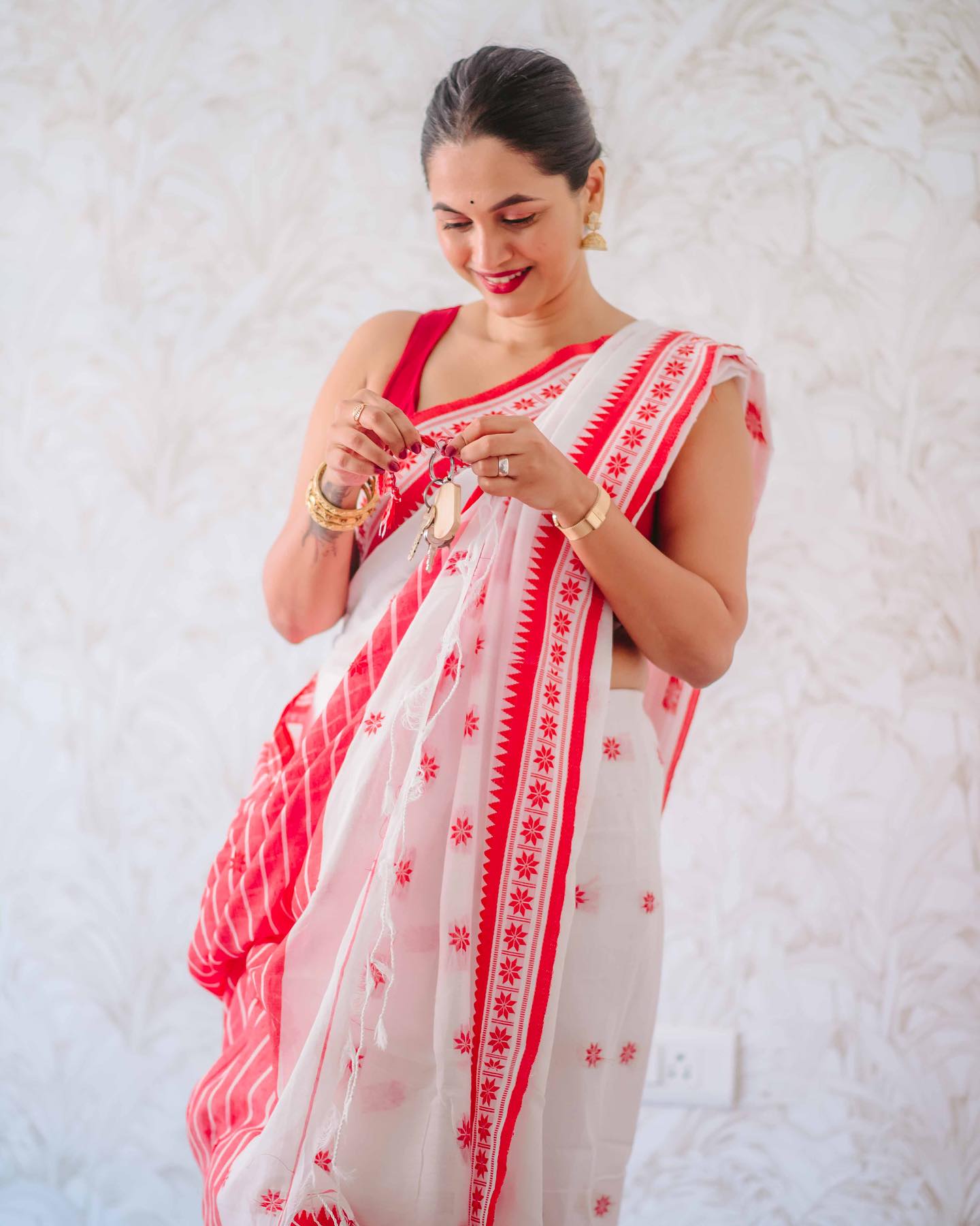 Handloom White Cotton Phulia Jamdani Saree