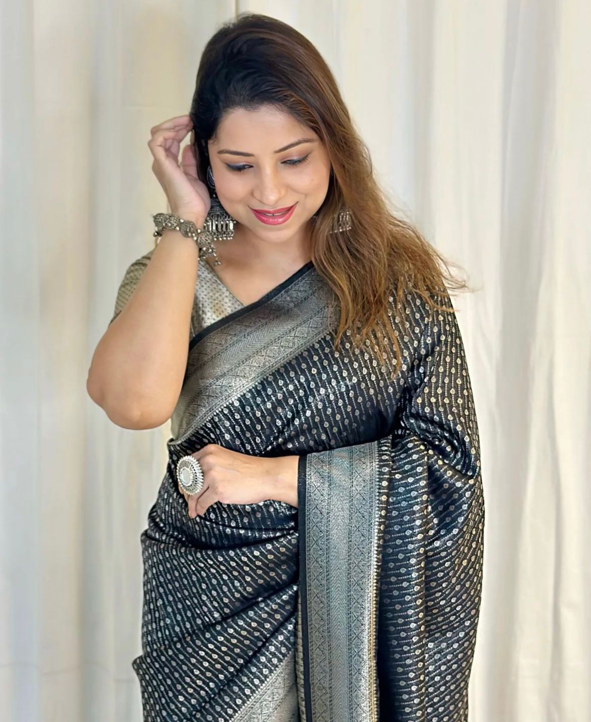 Women's Banarasi Soft Silk Saree With Blouse Piece (Black)