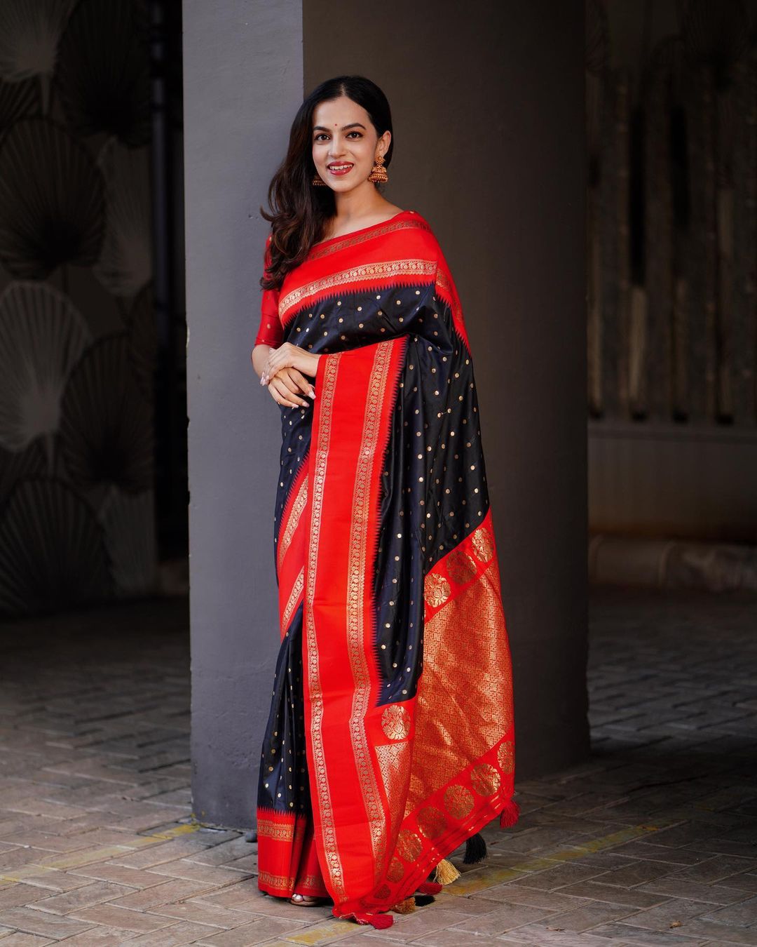 Bucolic Black Soft Silk Saree With Woebegone Blouse Piece