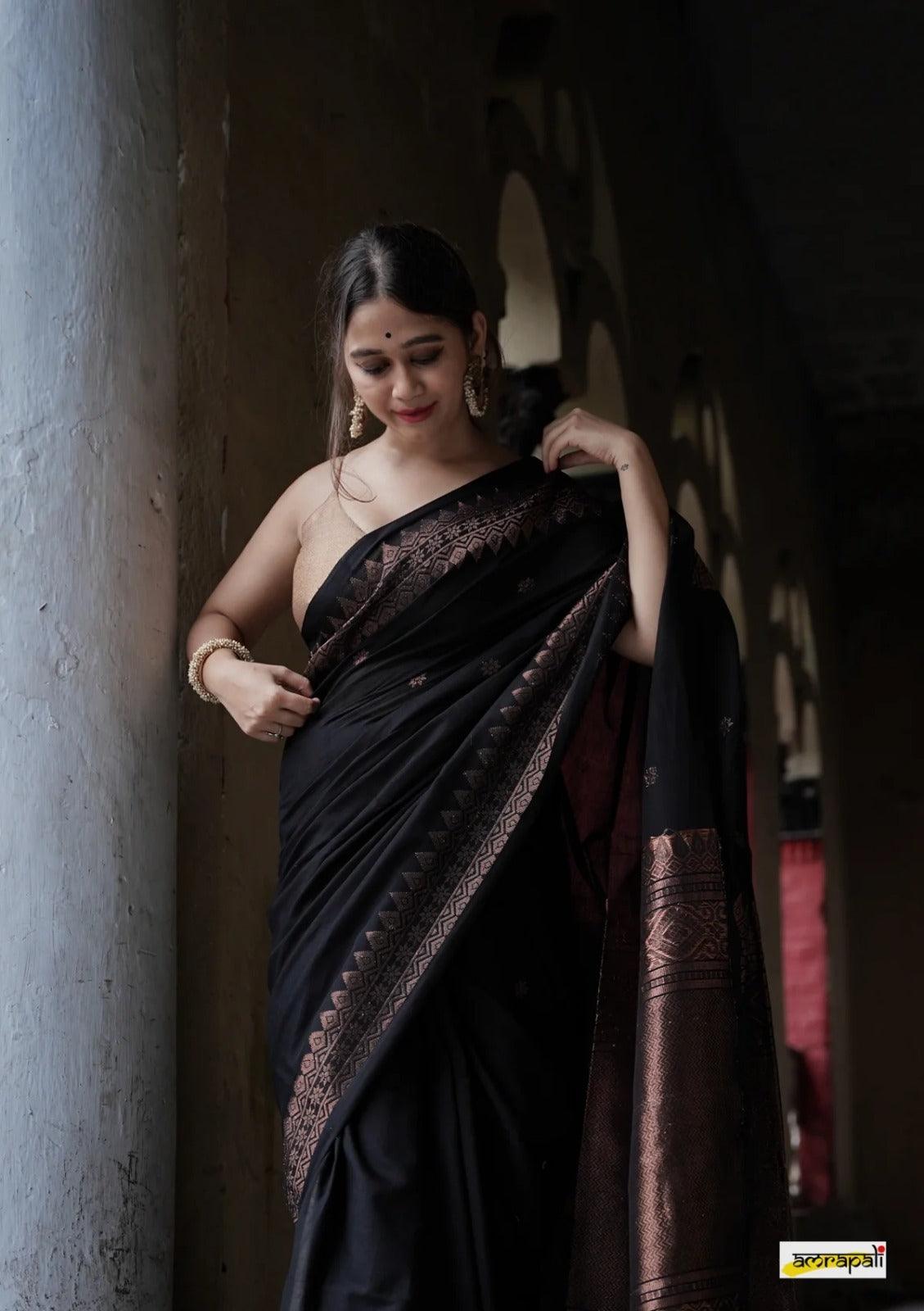 Black Kanjivaram Silk Saree with Subtle Floral Accents for Timeless Grace - Naari Silk 