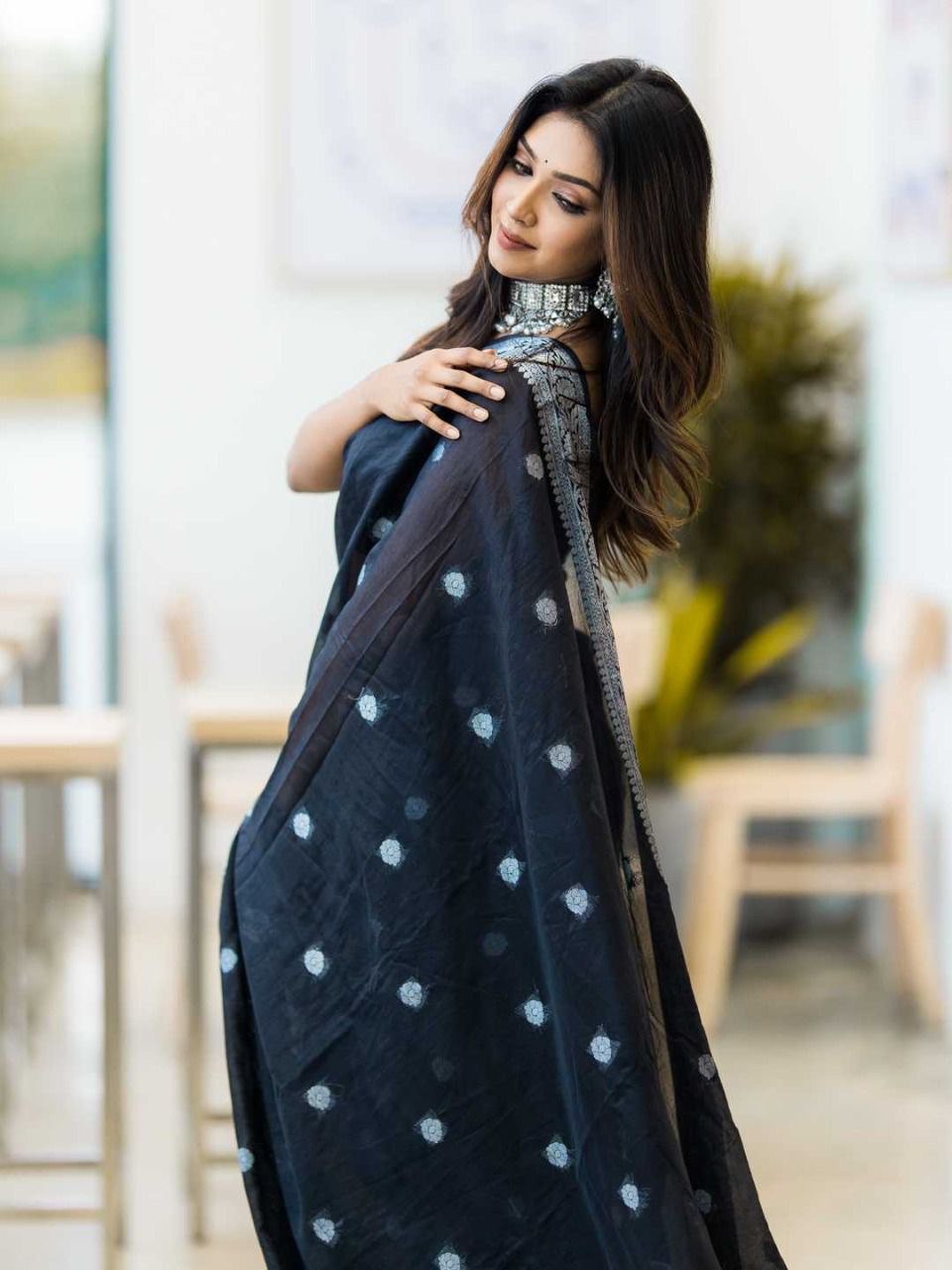 Exclusive Black saree for wooman