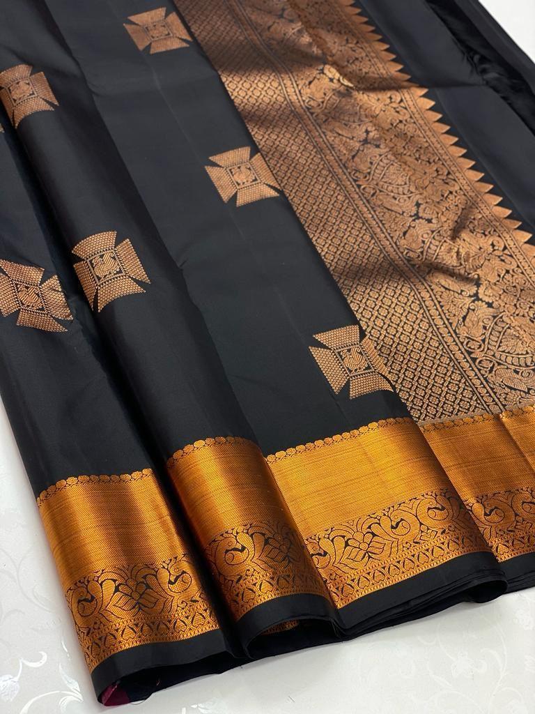 Gorgeous Black: Elegant Saree with Tower Design - Naari Silk 