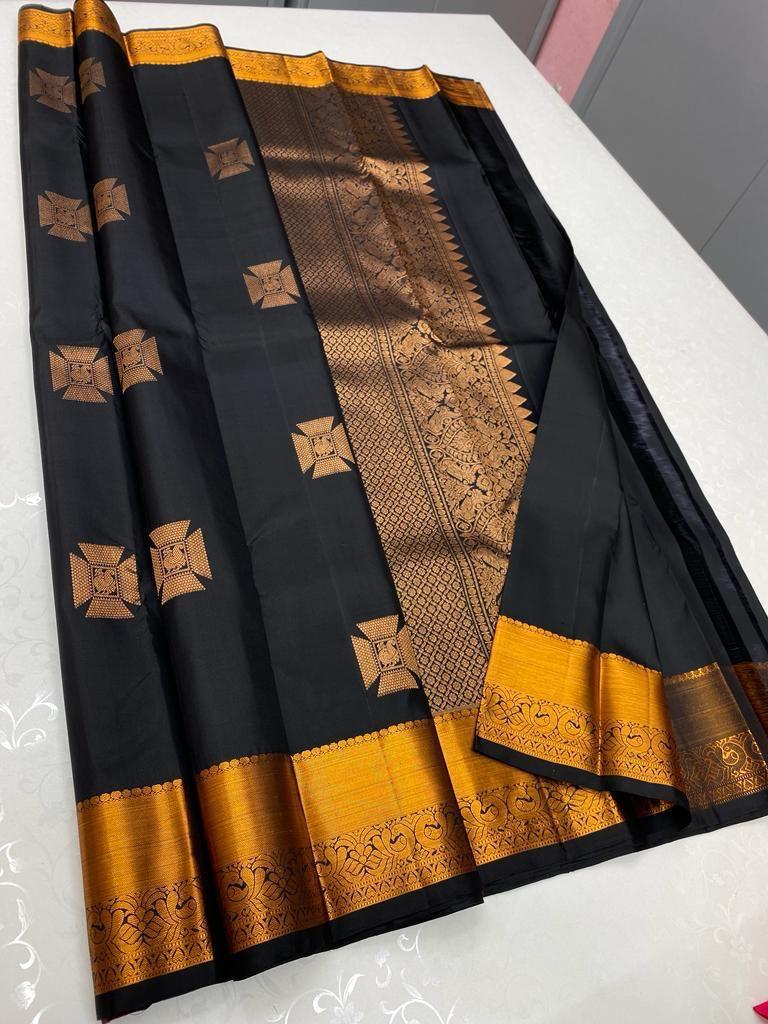 Gorgeous Black: Elegant Saree with Tower Design - Naari Silk 