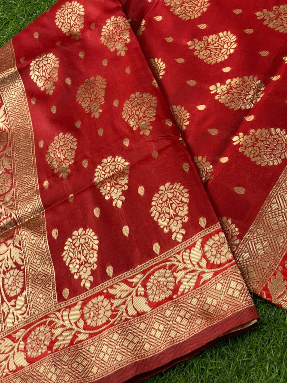 Elegant Red Butta Patti Saree: Vibrant Ethnic Wear for Women - Naari Silk 